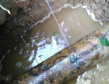 盖州楼顶渗水维修公司分享下地暖漏水的原因及检测方法。